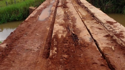 Recuperação da ponte na Estrada Rodeador, divisa entre Nova Bandeirantes e Nova Monte Verde
