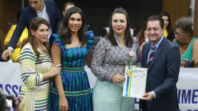 A Primeira Dama Ana Paula Otênio Périgo do Município de Nova Bandeirantes é Homenageada com Moção de Aplausos Pela APDM