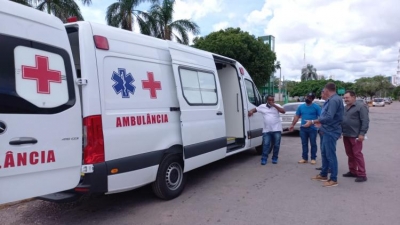 Nova Bandeirantes recebe uma nova ambulância